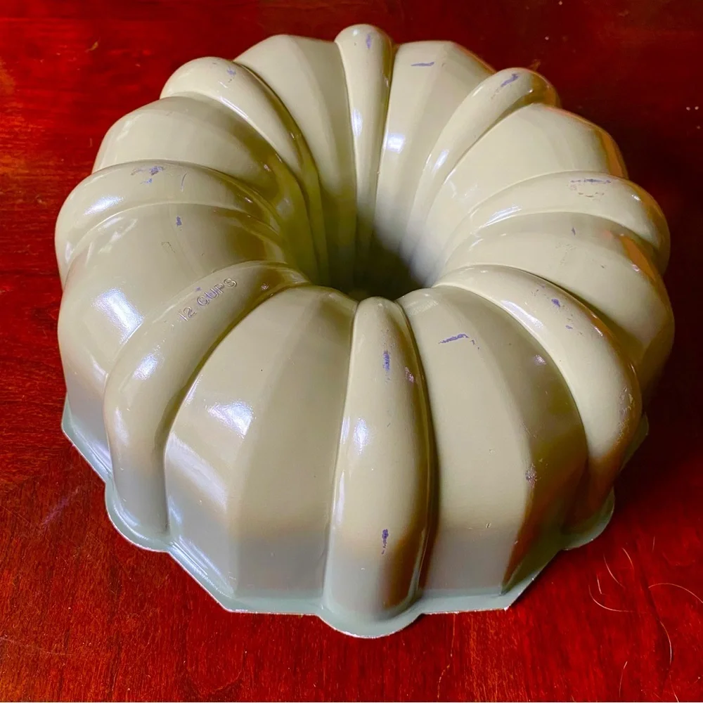 Vintage Mirro Coated Aluminum Avocado Ombré 12 Cup Crownburst Cake Mold
